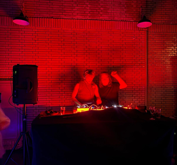 Music Madness (DJ & American Tunes)